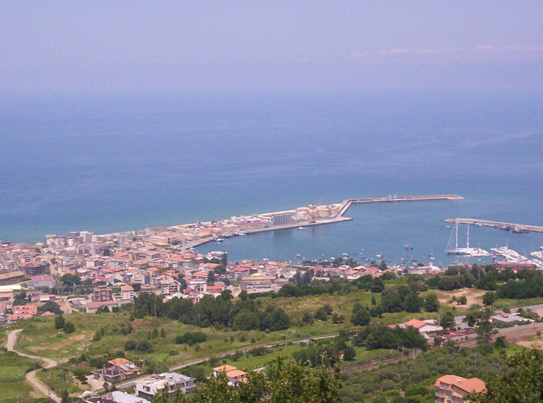 Panorama del porto e della baia di Vibo Marina